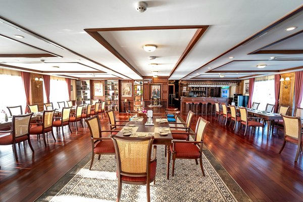 How are personalization options transforming UK kitchen interiors?